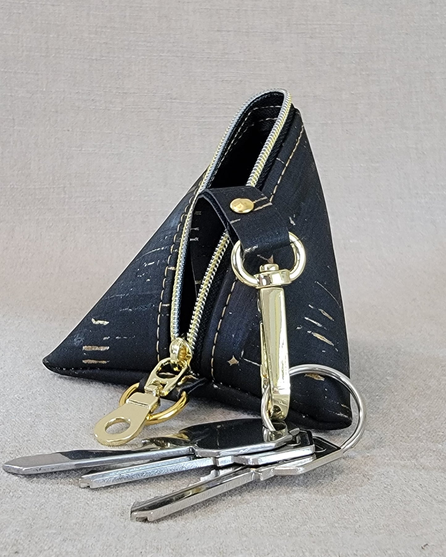 Pyramid Cork Key Keeper - Black/Gold