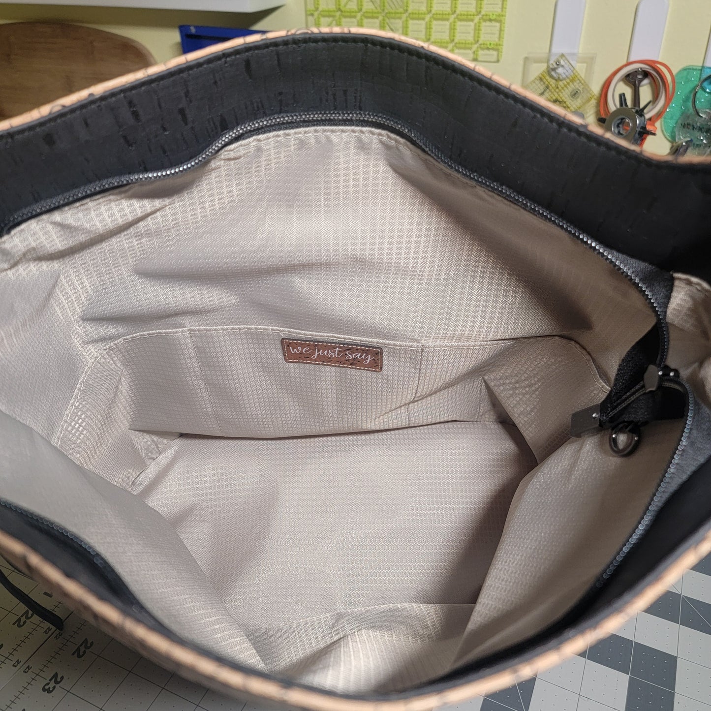 Simplistic Slouch Shoulder Bag - Fifties Abstract