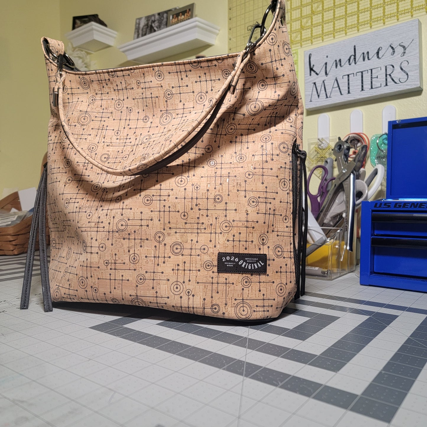 Simplistic Slouch Shoulder Bag - Fifties Abstract